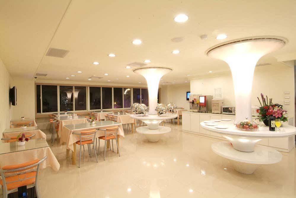 Kiwi Express Hotel - Zhong Zheng Branch Taichung Exterior foto