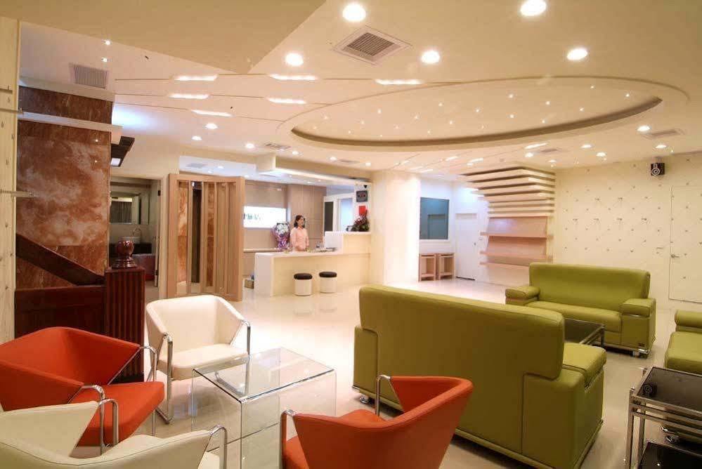 Kiwi Express Hotel - Zhong Zheng Branch Taichung Exterior foto